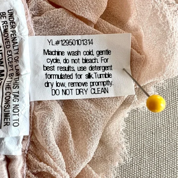 BELLA NOTTE Valentina Linen & Silk Padded Baby/Crib Quilt Blanket in Blush - Picture 7 of 9